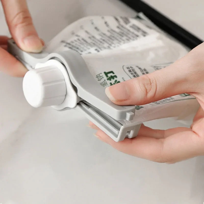 Clip per Sacchetti Alimentari  - Kitchen Hanging Gadgets recensione e prezzo